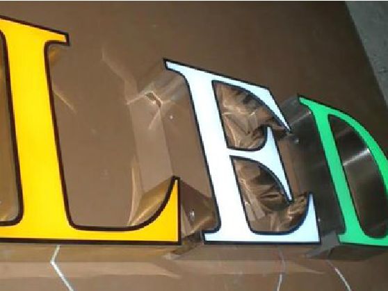 德安介绍LED招牌的基础知识。