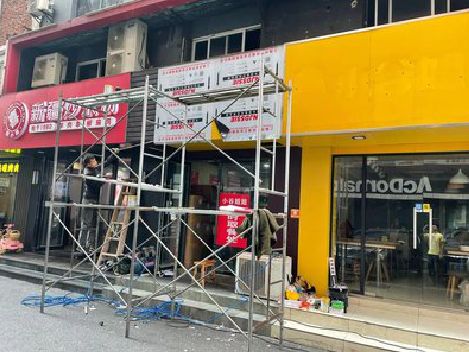 德安制作广告招牌如何避免它发黄？